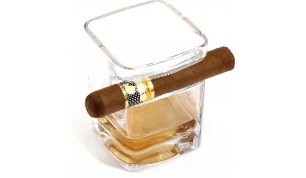 Adorini带雪茄托的朗姆酒威士忌水晶玻璃杯
